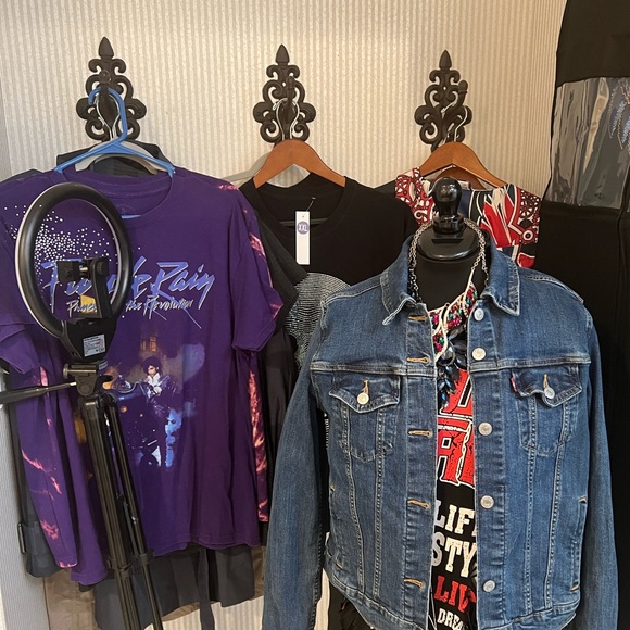 SIMON SAYS This FRIDAY Cohost SHOW. FAB jewelry, bags, clothes. Hot Giveaways. - Picture 8 of 13